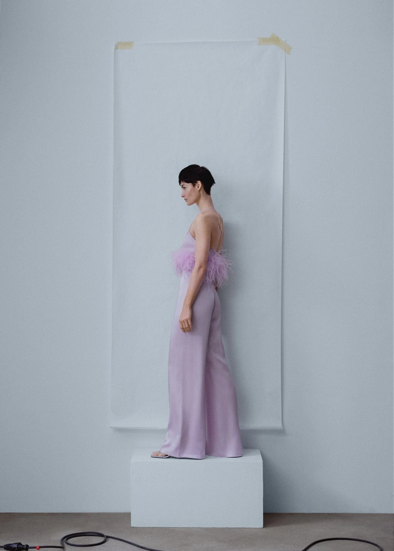 Top Satiné Détail Plumes 7 Top Satiné Détail Plumes – Image 5