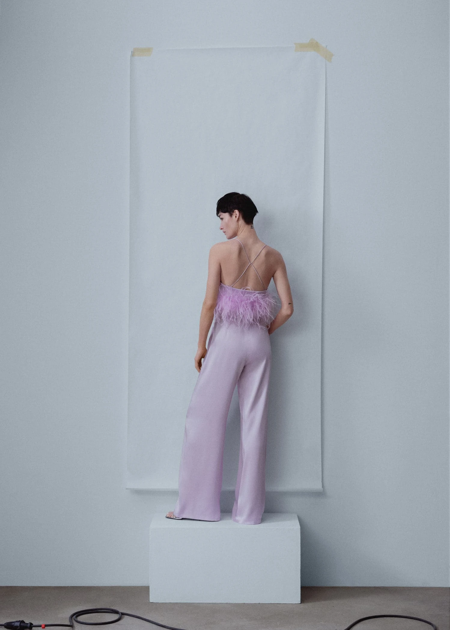 Top Satiné Détail Plumes 5 Top Satiné Détail Plumes – Image 3