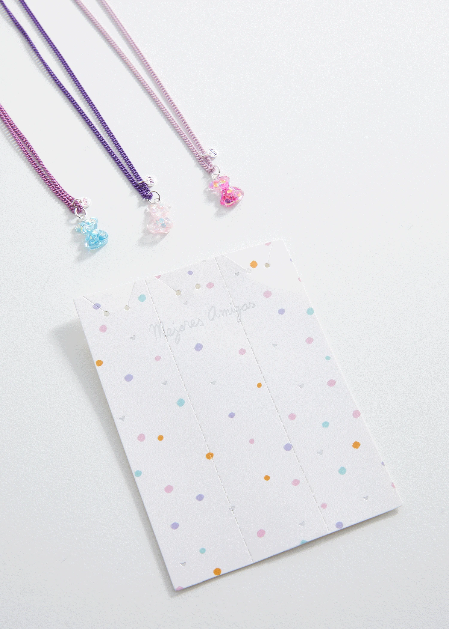 Lot 3 colliers 4 Lot 3 colliers – Image 3