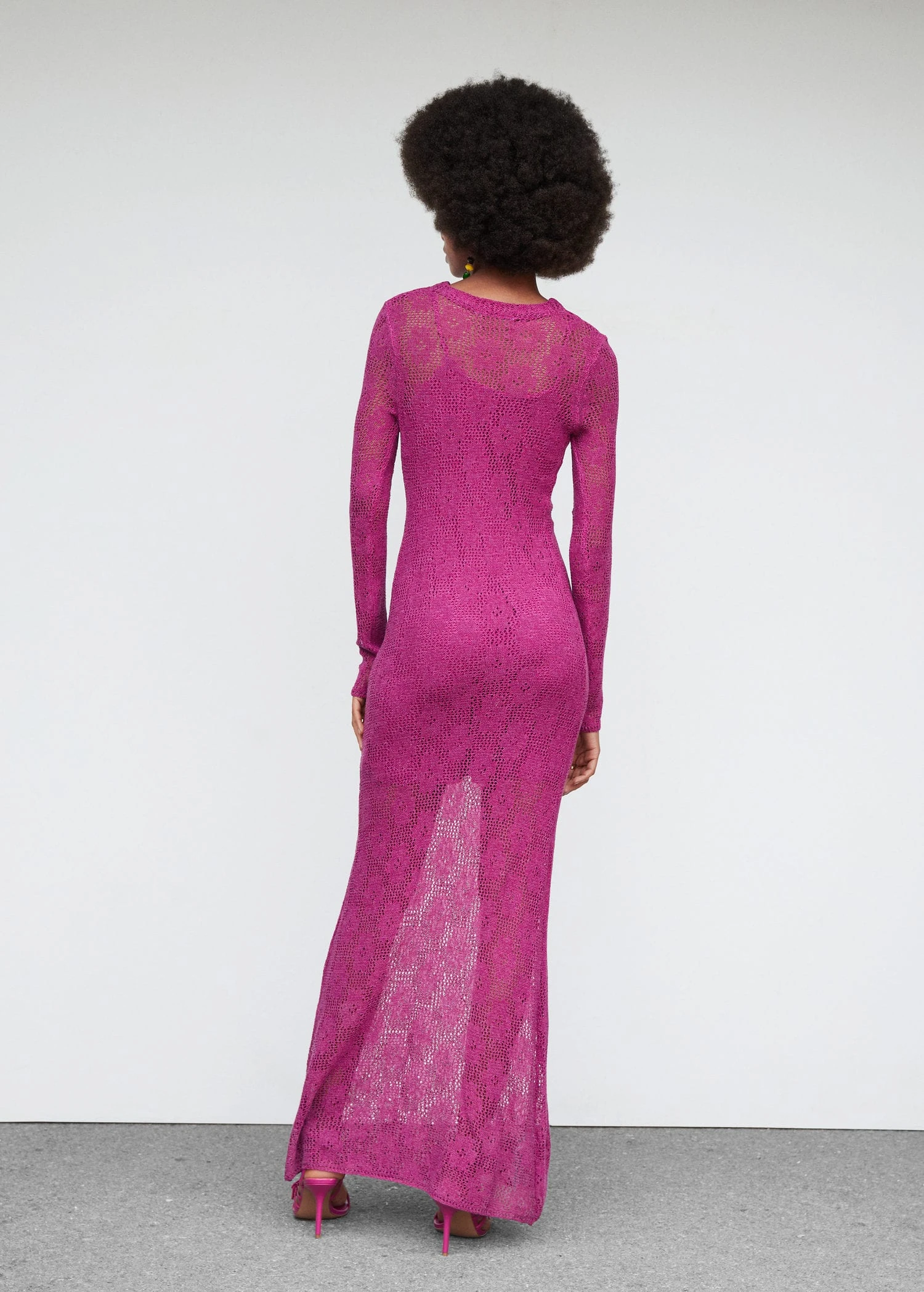 Robe Brodée Semi-transparente 5 Robe Brodée Semi-transparente – Image 3