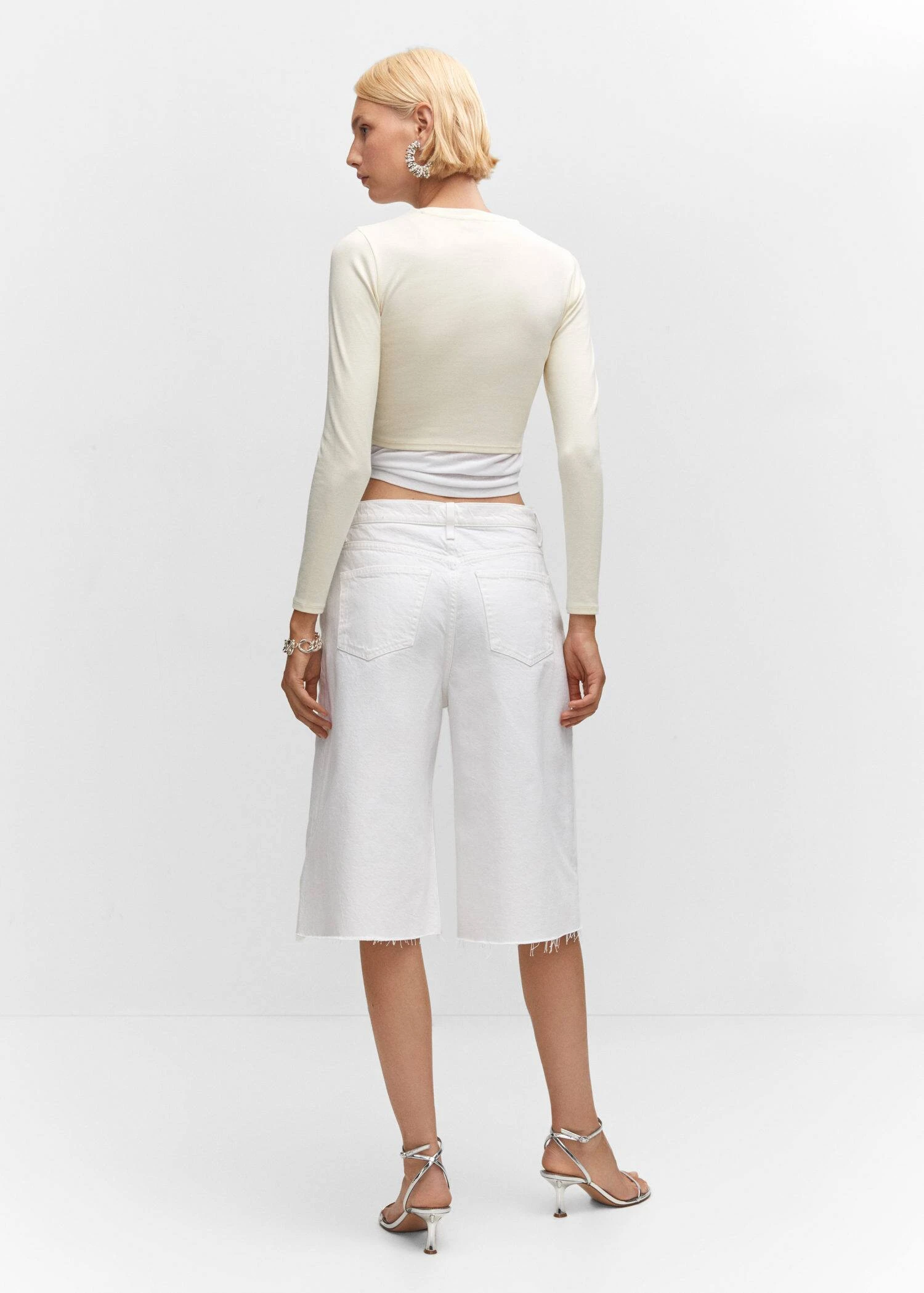 Bermuda Jean Bas Effiloché 5 Bermuda Jean Bas Effiloché – Image 3