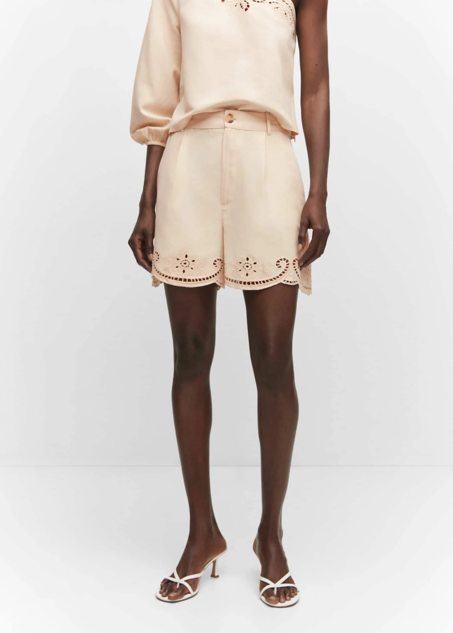 Short Détails Ajourés Broderies 3 Short Détails Ajourés Broderies